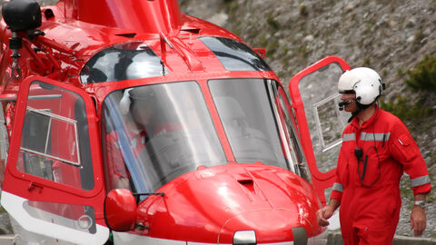 Helfer Alarmiert Bergsteiger Rufen Rettungshubschrauber Wie Taxis Jetzt Packen Die Bergsteiger Aus - ka13k7f