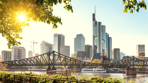 Skyline von Frankfurt am Main mit Abendsonne