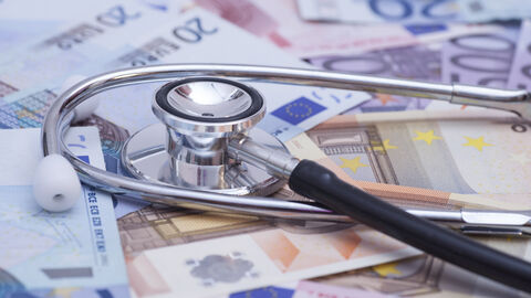 Stethoskop auf Euroscheinen