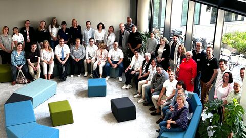 Amtsleitertreffen Die Amstleiter der hessischen Gesundheitsämter und die Präsidentin des HLfGP sind auf einem Gruppenbild zu sehen.